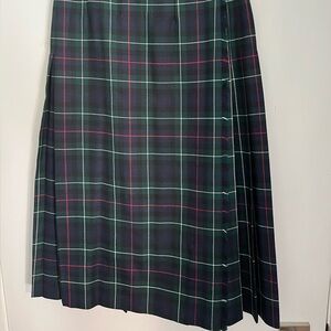 Chic Plaid Midi Kilt Wrap Skirt in Green, Red. Pitlochry of Scotland. Waist 28”